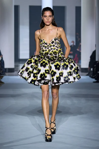 Look 15